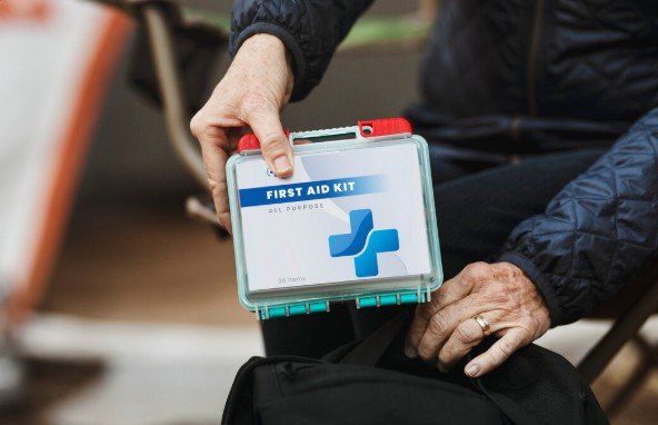 Packing a Roadside Emergency Kit