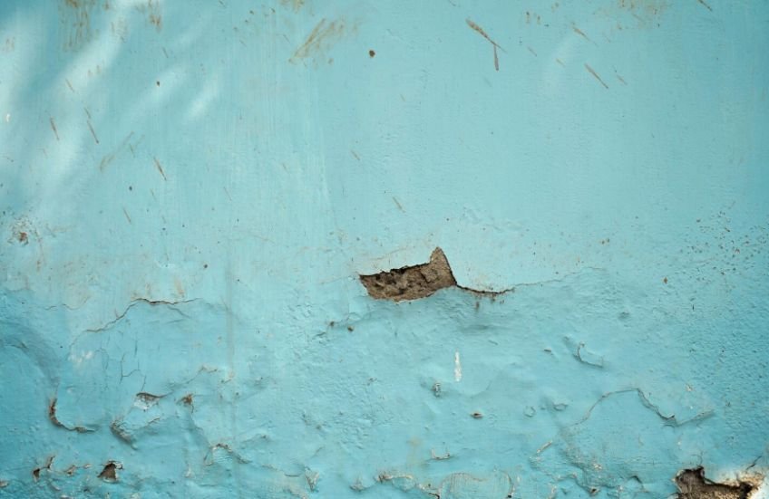Water Marks Along Exterior Walls Signal Drainage Concerns